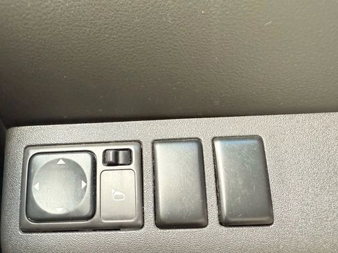 Used 2008 Nissan Pathfinder S image 24