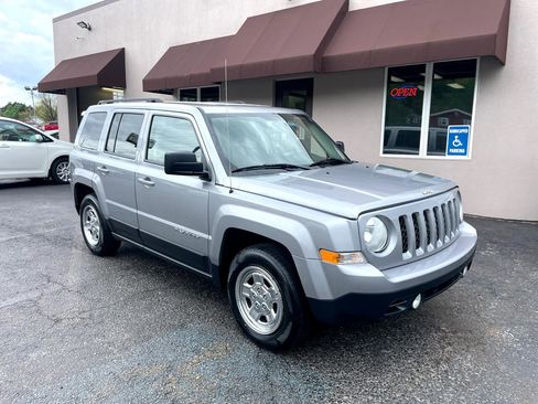 Used 2015 Jeep Patriot Sport w/ Power Value Group image 3