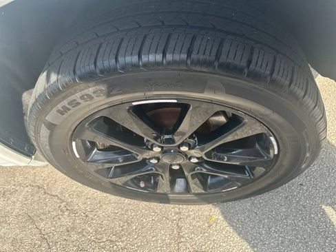 Used 2018 Jeep Grand Cherokee Altitude AWD/4WD image 6