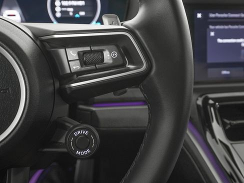 Used 2026 Porsche Panamera image 21