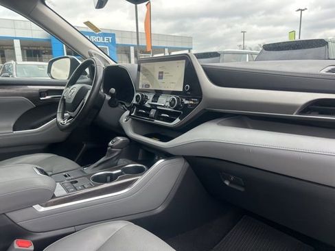 Used 2023 Toyota Highlander Limited image 35