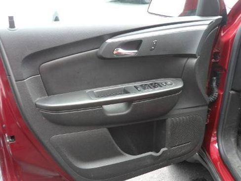 Used 2011 Chevrolet Traverse LT w/ Personal Connectivity Package FWD image 19