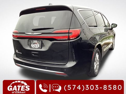 Used 2024 Chrysler Pacifica Touring-L image 10