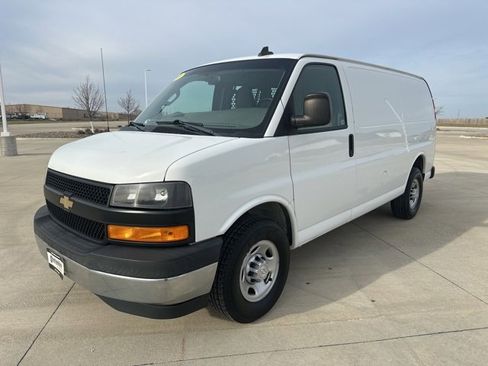 Used 2018 Chevrolet Express 2500 w/ Driver Convenience Package image 7