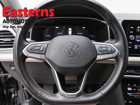 Used 2025 Volkswagen Taos SE FWD image 10