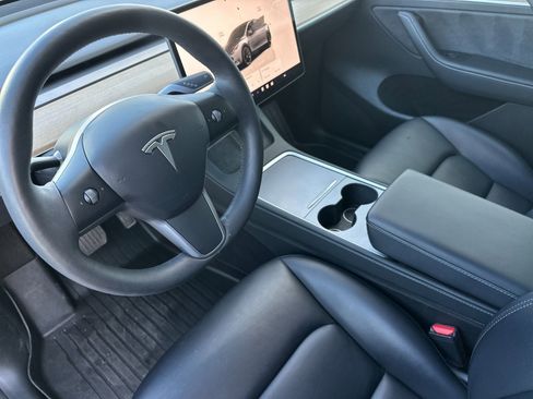 Used 2023 Tesla Model Y Long Range image 10