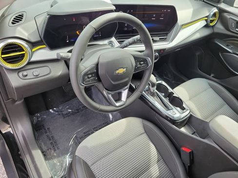 Used 2025 Chevrolet Trax LT w/ Driver Confidence Package FWD image 15