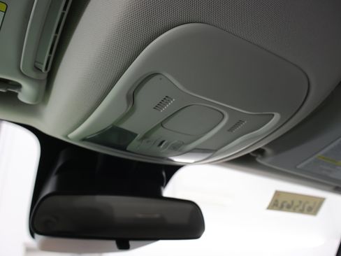 Used 2019 Jeep Renegade Latitude AWD/4WD image 12