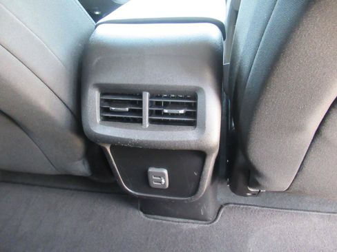 Used 2019 Chevrolet Equinox LS w/ LS Convenience Package FWD image 32