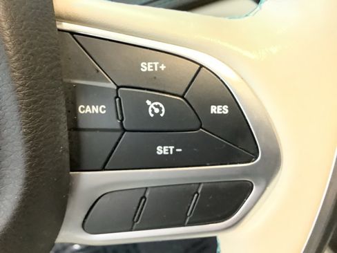 Used 2019 Chrysler Pacifica Limited image 19