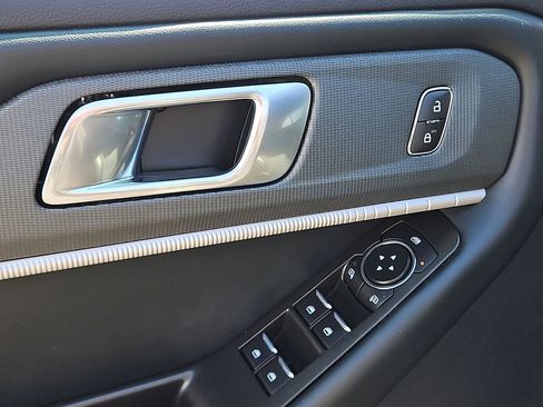 Used 2025 Ford Explorer ST-Line image 11