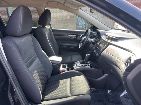 Used 2020 Nissan Rogue SV image 19