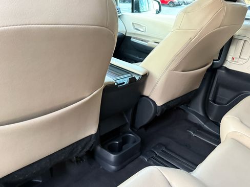 Used 2023 Toyota Sienna XLE image 28