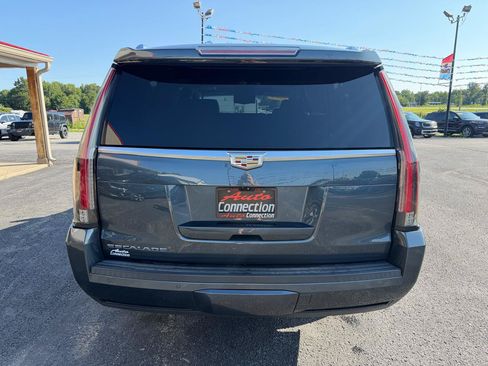 Used 2019 Cadillac Escalade ESV Luxury RWD image 5