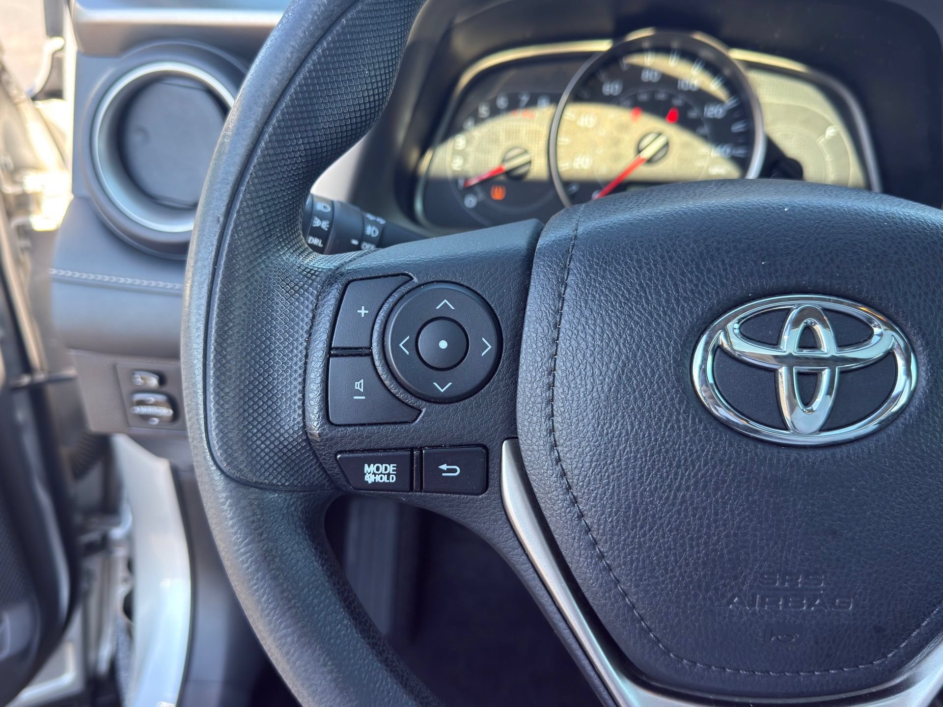Used 2015 Toyota RAV4 XLE FWD image 17