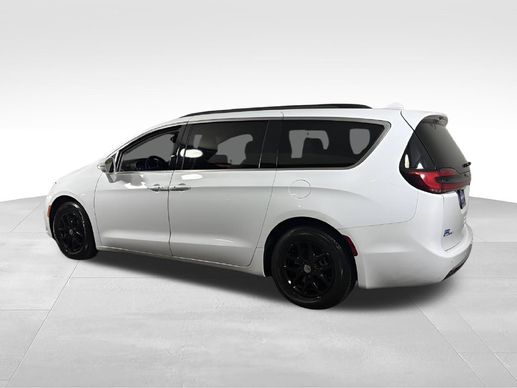 Used 2022 Chrysler Pacifica Touring-L FWD image 5