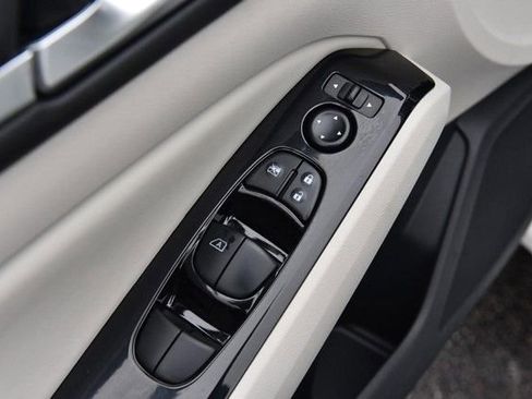 Certified 2025 Nissan Altima 2.5 SL image 9