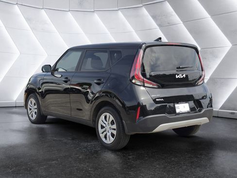 Used 2025 Kia Soul LX FWD image 5