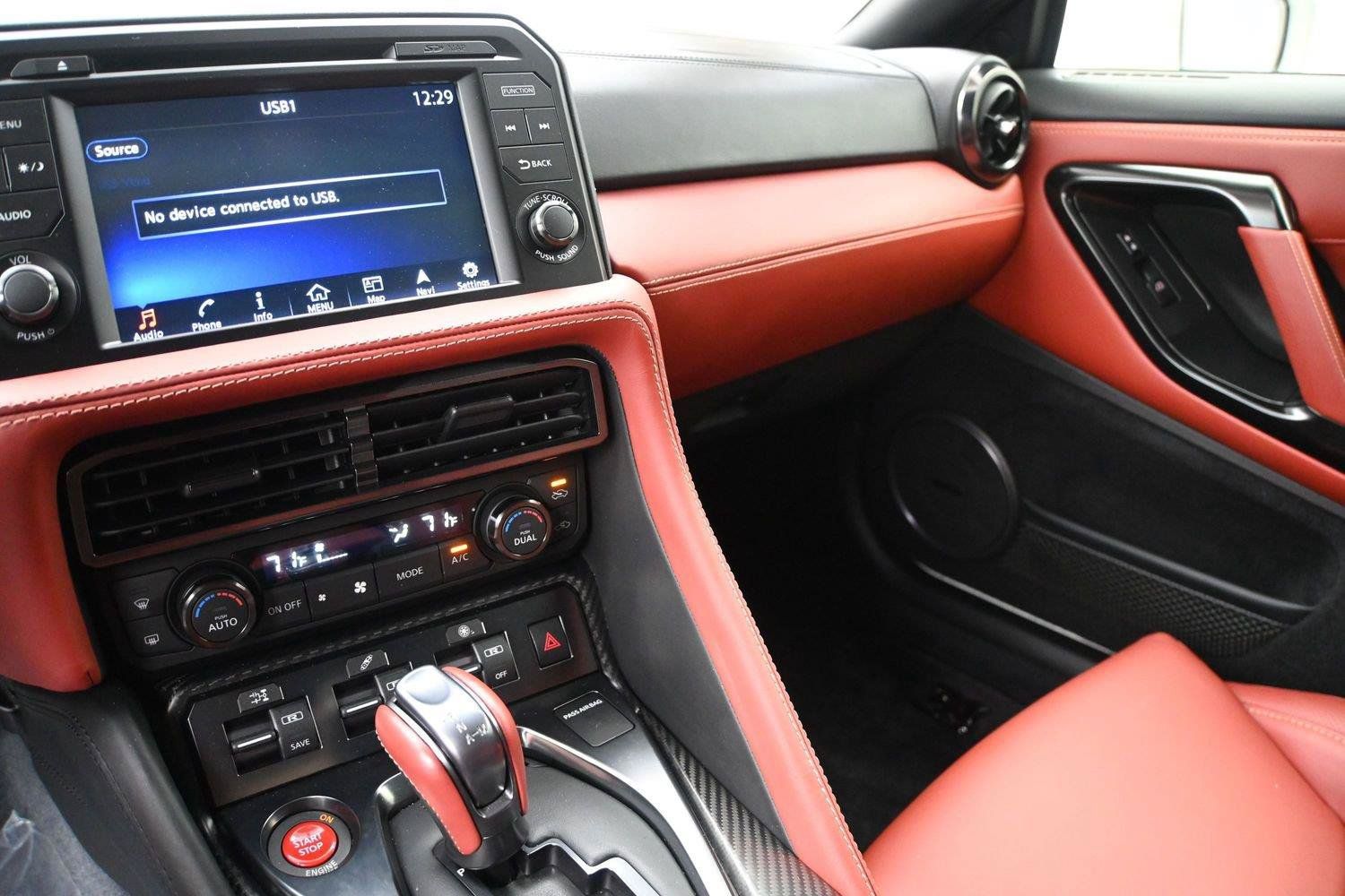 Certified 2024 Nissan GT-R Premium w/ Premium Interior Package AWD/4WD image 4