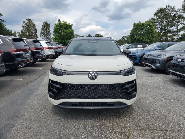 New 2026 Volkswagen Tiguan SE R-Line FWD image 2