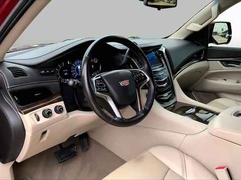 Used 2018 Cadillac Escalade ESV Premium Luxury AWD/4WD image 18