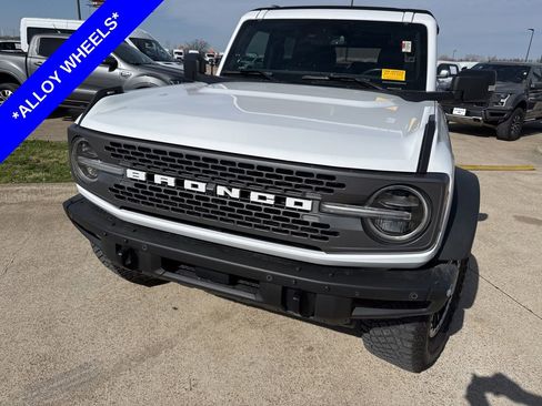 Used 2021 Ford Bronco Badlands image 2