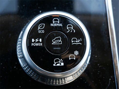 Used 2025 Mitsubishi Outlander SE image 27