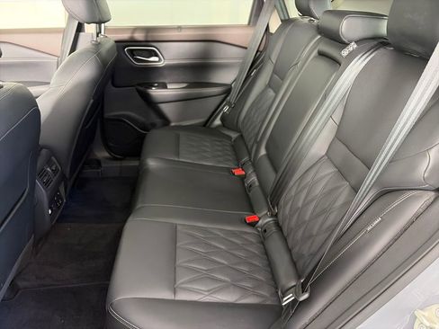 Used 2022 Nissan Rogue Platinum w/ Head-Up Display Package image 13