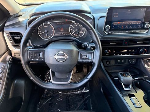 Certified 2025 Nissan Rogue SV FWD image 17