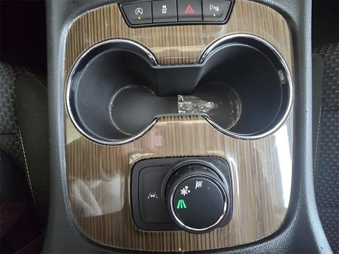 Used 2023 GMC Acadia SLE image 41