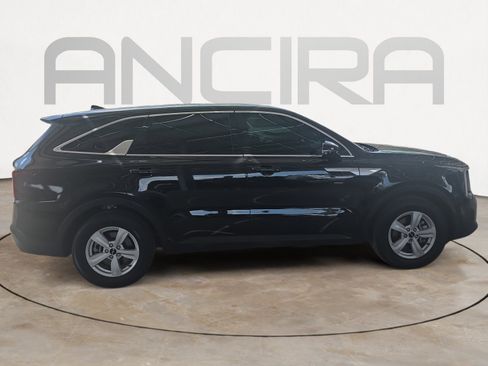 Certified 2025 Kia Sorento LX FWD image 9