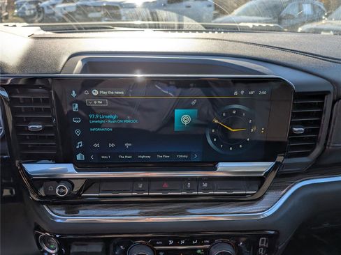 Used 2025 Chevrolet Silverado 3500 LT w/ Convenience Package image 29