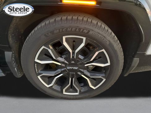 Used 2025 GMC Sierra EV Denali AWD/4WD image 7