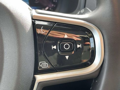 Used 2025 Volvo XC90 B5 Core AWD/4WD image 11