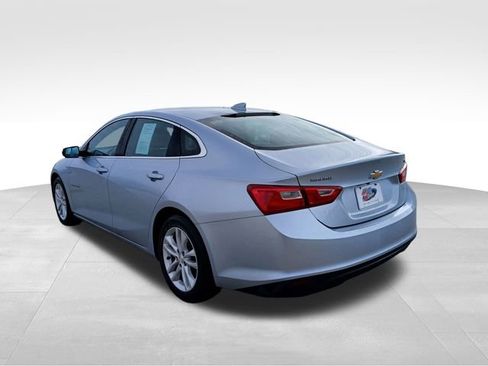 Used 2017 Chevrolet Malibu LT image 3