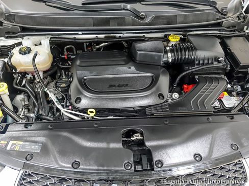 Used 2024 Chrysler Pacifica Touring-L image 33