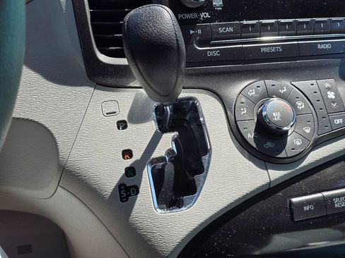 Used 2011 Toyota Sienna LE w/ Towing Pkg FWD image 23