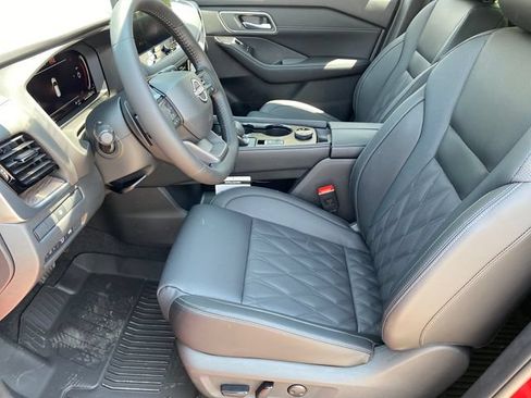 New 2026 Nissan Rogue Platinum AWD/4WD image 10