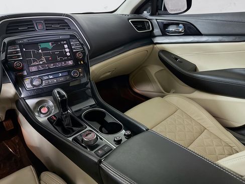 Used 2021 Nissan Maxima Platinum image 23