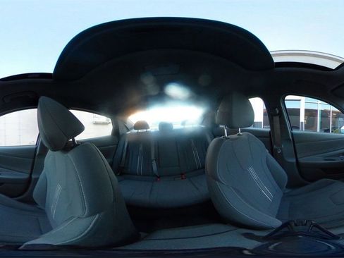 Used 2025 Hyundai Elantra SEL image 41