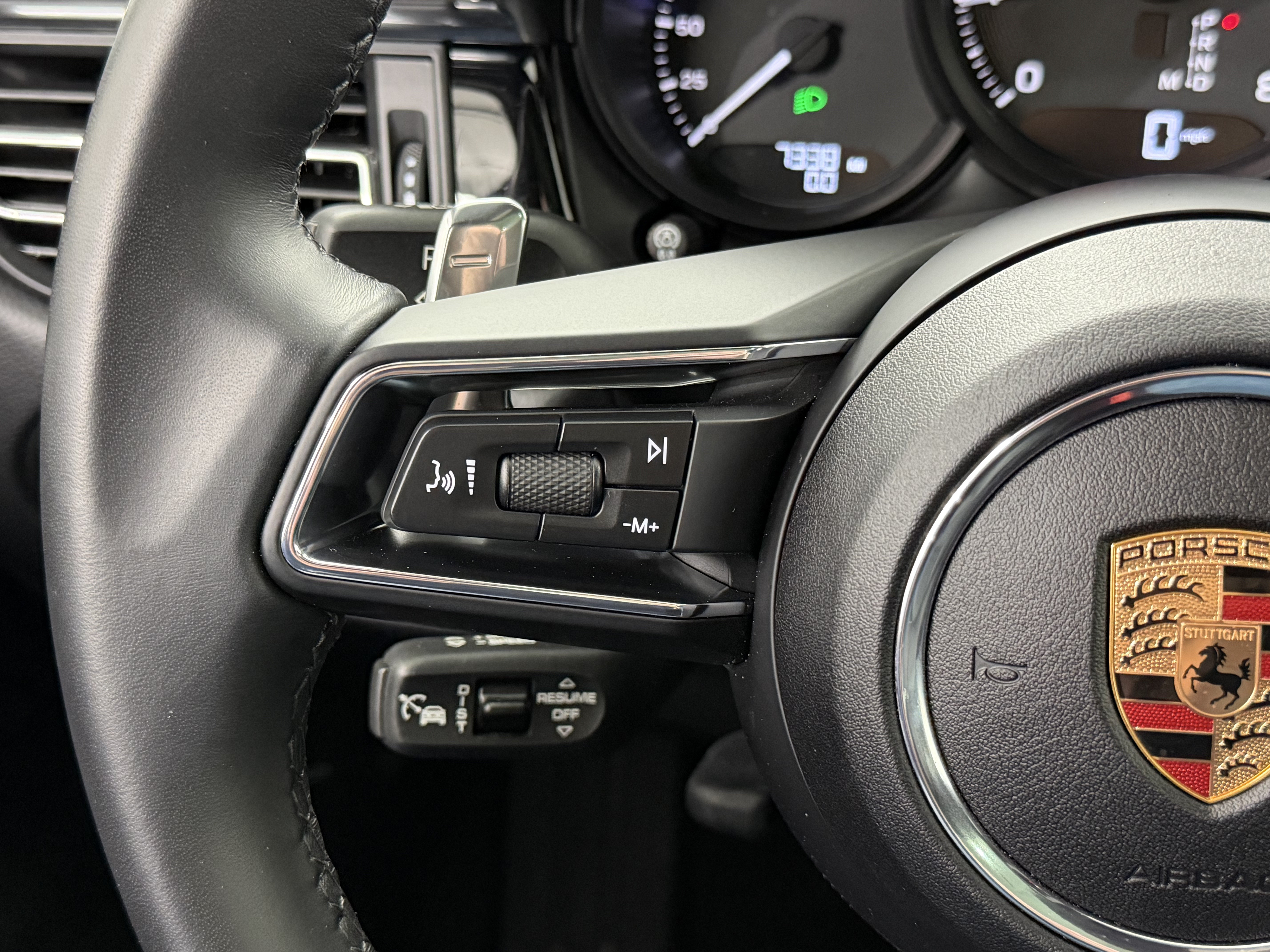 Used 2025 Porsche Macan AWD/4WD image 46