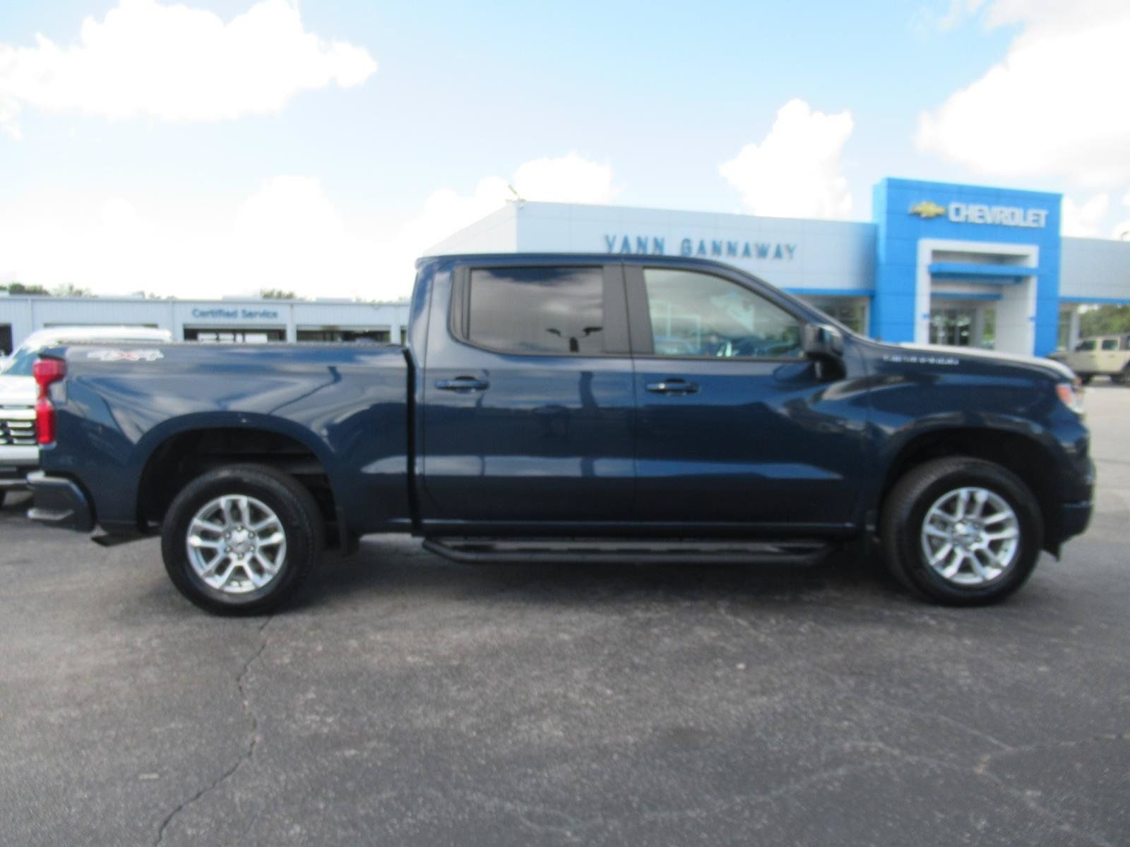 Used 2023 Chevrolet Silverado 1500 RST AWD/4WD image 5