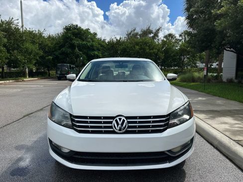 Used 2014 Volkswagen Passat 1.8T SEL Premium image 2