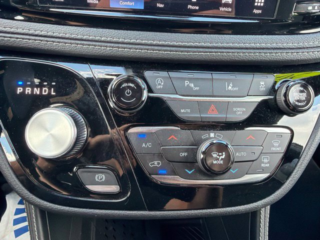 Certified 2025 Chrysler Pacifica Limited AWD/4WD image 31
