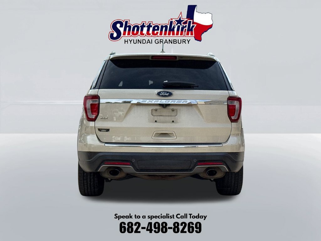 Used 2018 Ford Explorer XLT w/ Equipment Group 202A FWD image 7