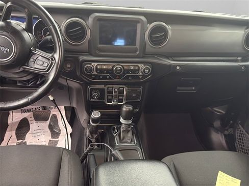 Used 2022 Jeep Gladiator Willys image 15
