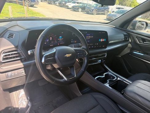 Used 2024 Chevrolet Traverse LT FWD image 11