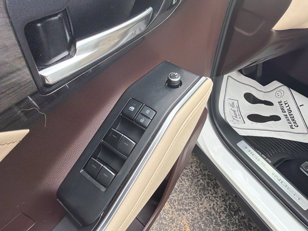 Used 2020 Toyota Highlander Limited AWD/4WD image 13