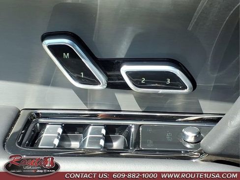 Used 2025 Land Rover Range Rover Sport SE AWD/4WD image 24