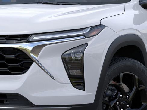 New 2026 Chevrolet Trax LT w/ Midnight Edition image 12